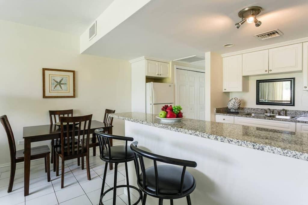 Beach Living At Island Pine Villas Blp George Town Eksteriør bilde