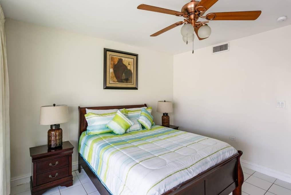 Beach Living At Island Pine Villas Blp George Town Eksteriør bilde
