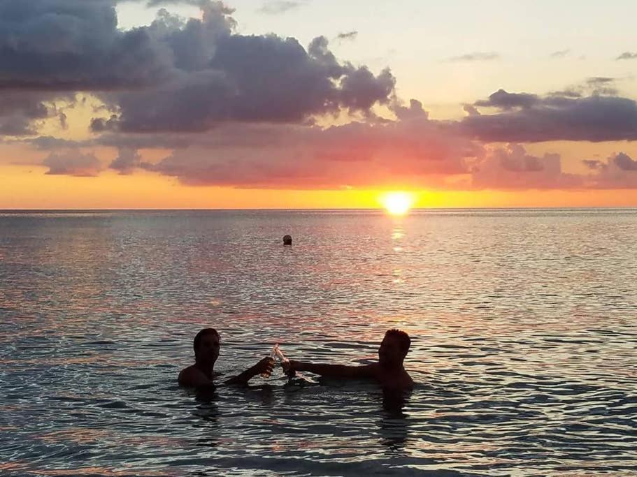 Beach Living At Island Pine Villas Blp George Town Eksteriør bilde