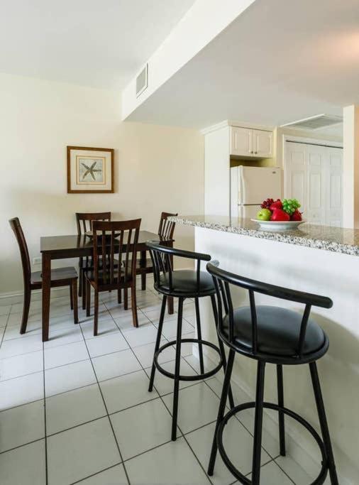 Beach Living At Island Pine Villas Blp George Town Eksteriør bilde