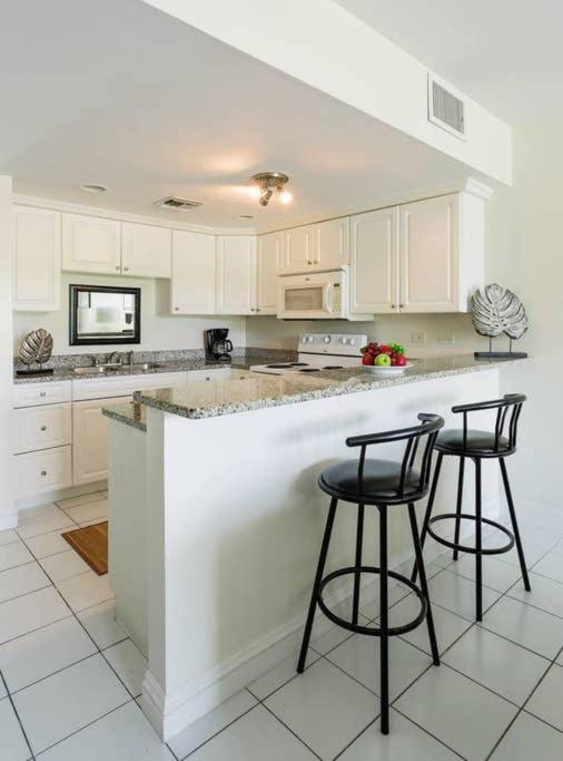 Beach Living At Island Pine Villas Blp George Town Eksteriør bilde
