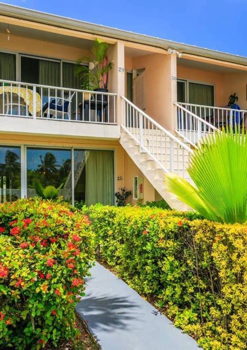 Beach Living At Island Pine Villas Blp George Town Eksteriør bilde
