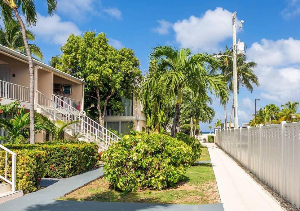 Beach Living At Island Pine Villas Blp George Town Eksteriør bilde