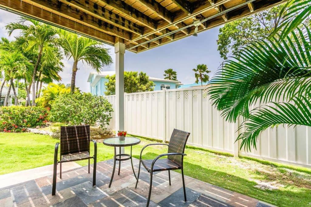 Beach Living At Island Pine Villas Blp George Town Eksteriør bilde